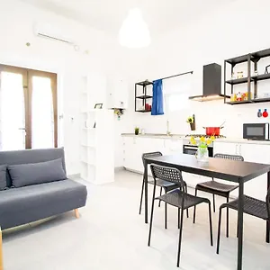 Les House - Apartment 1 By Tuscanywego